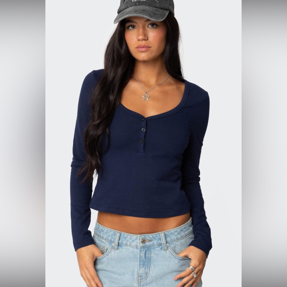 Edikted Navy Leah Henley top